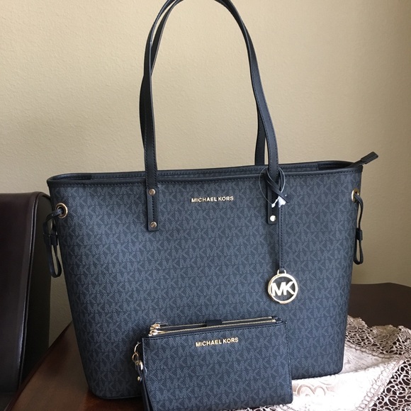 Michael Kors Large Zipper tote & wallet - Picture 3 of 8